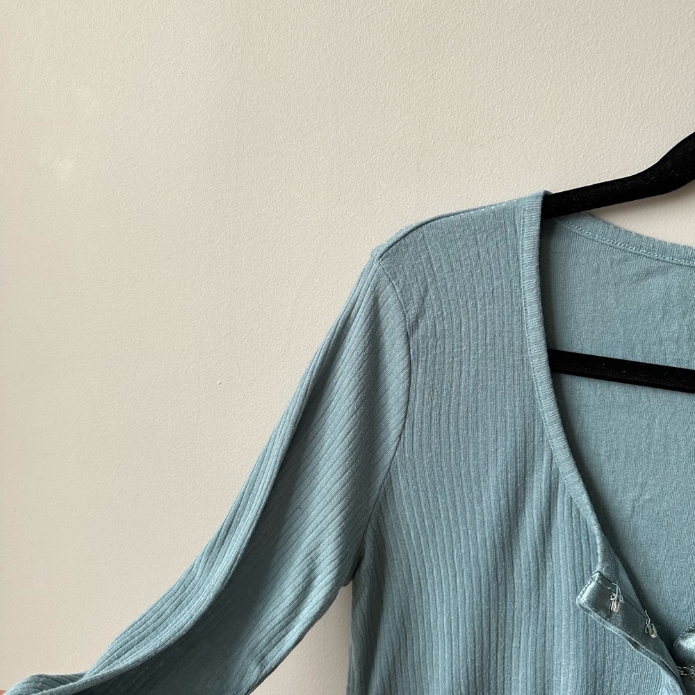Hinge Top 💙 - Picture 3 of 5